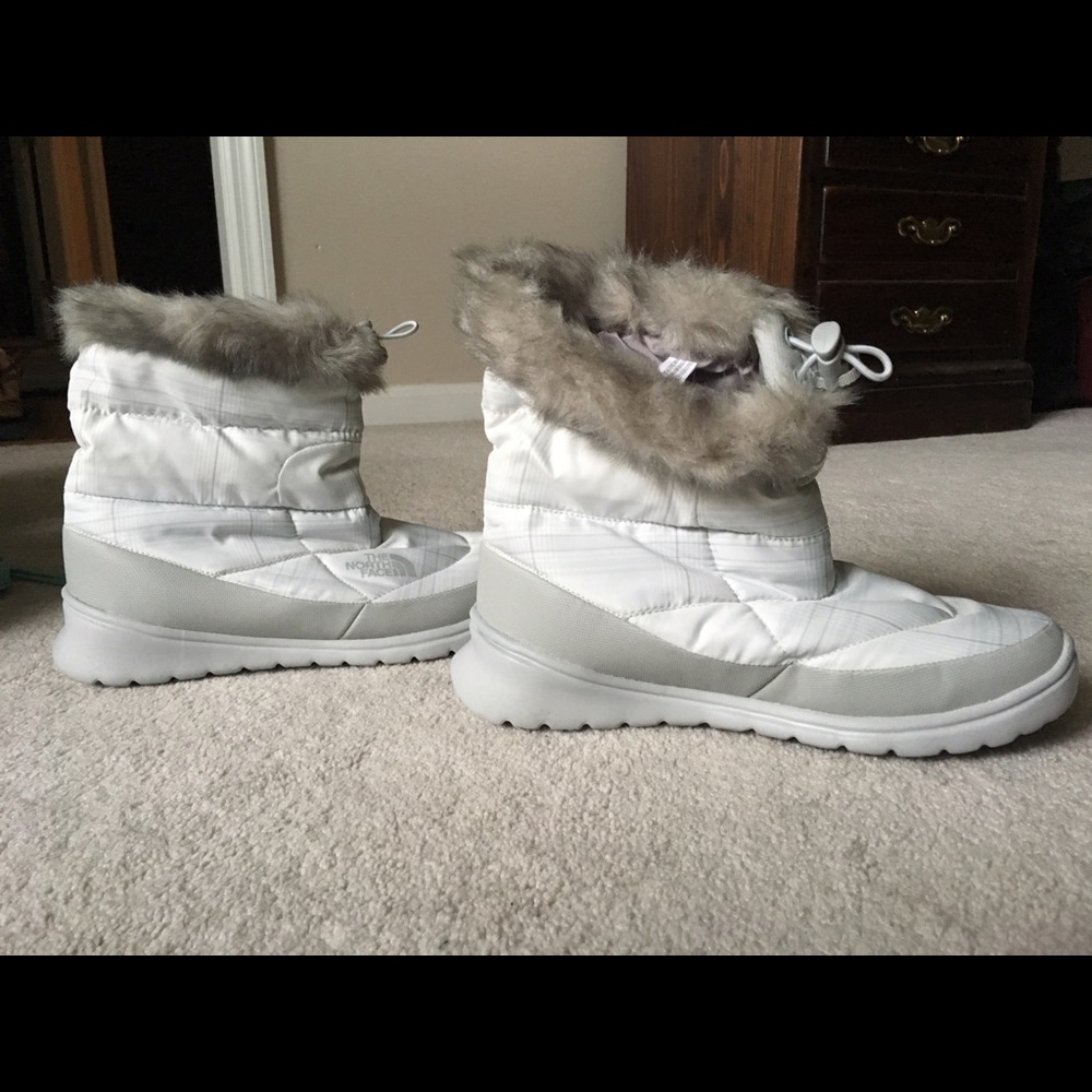 COPY - North Face snow boots